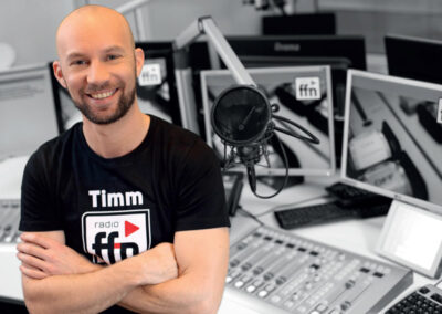 Timm Busche Moderation Stimme Wirkung